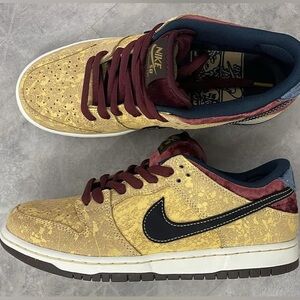 Nike SB Dunk Low Sneakers - new without box!